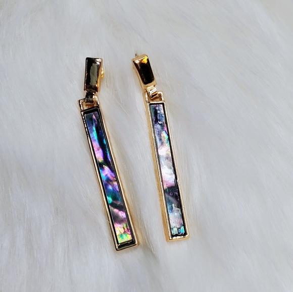 Shell irredecent dangle post back earrings ✨️ - Picture 5 of 5